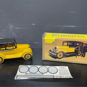 Avon 1926 Checker Cab wild country after shave decanter with box